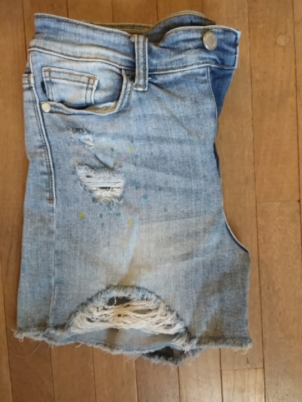 Judy Blue Distressed Short With Paint Splatter Detail